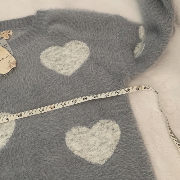 Hem & Thread hearts sweater size S - Picture 3 of 4